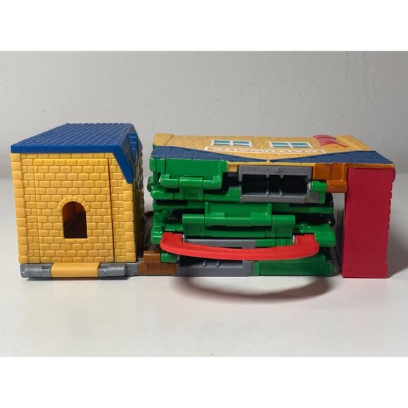 Fisher Price THOMAS TRAIN TAKE N PLAY MAITHWAITE FOLDING PLAYSET 2009 - Picture 6 of 16